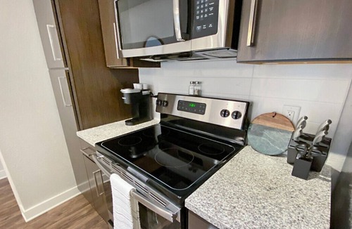 Carver City - Lincoln Gardens Apartment | Upscale Living in Heart of Tampa, Courtyard Views