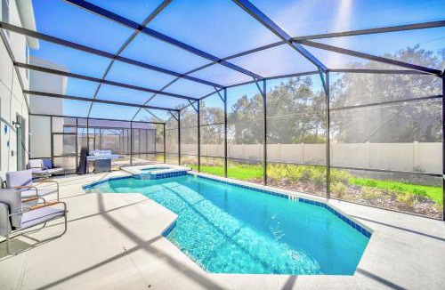 Kissimmee House | Upstay Modern Home w Pool, Games & BBQ - Sleeps 18