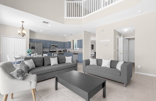 Solana House | Upstay Spacious Home w Private Pool Hot Tub