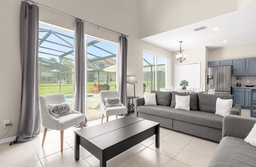 Solana Cottage | Upstay Spacious Home w Private Pool & Hot Tub