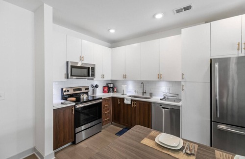 Forest Park Apartment | Urban Elegance: 3BR Condo Experience 06