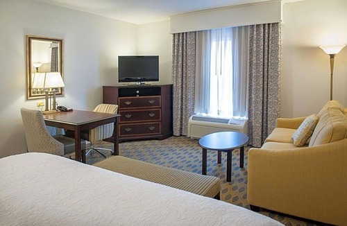 Central Business District Hotel | 2-Star Hotel ∙ Hampton Inn & Suites Mobile - Downtown Historic District