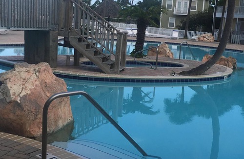 Ono Island Condo | Vacation Paradise at Purple Parrot Resort Relax at the Tiki Bar New on