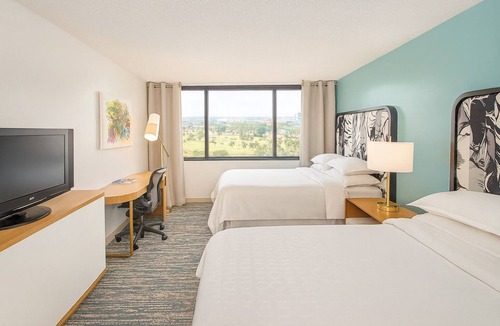 Seybold Hotel | Vacation Starts Here! 2 Elegant Units, On-site Pool, Minutes to Wynwood!