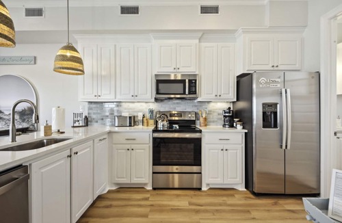 Gulfport House | Vacation Vibes - Beachfront Home/Steps to the water 10 min to downtown Gulfport