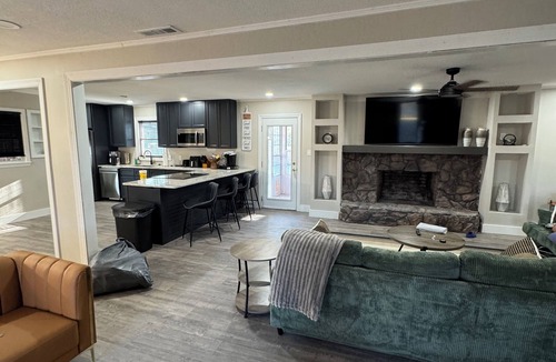 Valdosta House | Valdosta Gem: Classic Design with Modern Comfort