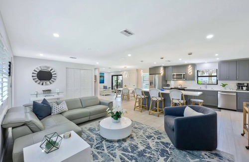 Connors House | 🌴 Vanderbilt on the Water | NEW Saltwater Pool 7-Hole Mini Golf Canal Front Retreat