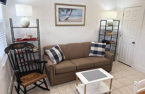Golden Beach Villa | Venice Villas 1BR – Beach & Pool Escape