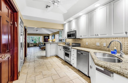 Birch Park Finger Streets House | Ventur Vintage Beach House with Luxury Pool