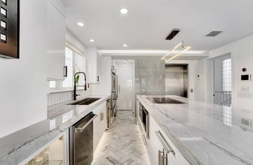 South Beach House | Versace Mansion Neighbor (Floors 2 & 3) Sleeps 12