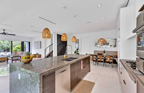 Victoria Park House | Vibe in this Spacious 5-bedroom Mansion in Las Olas Fort Lauderdale/sleeps 14