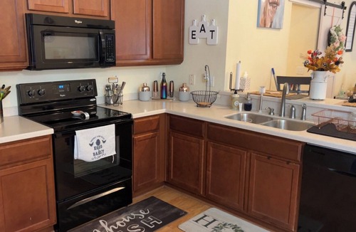 Winter Haven House | Vibrant 3-Bedroom Escape in Lovely Winter Haven Featuring Refreshing A/C