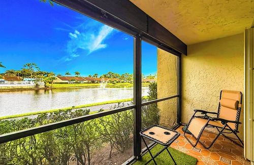 Greenacres Condo | Vibrant Lakefront Retreat - Artistic 2BR Condo with Boutique Vibes
