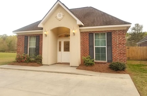 Pine Grove Apartment | Villa 4, spacious townhouse in Tickfaw, LA