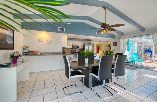Yacht Club Villa | VILLA MIKADO – HEATED POOL & SPA | GULF ACCESS | BOAT RENTAL + TOURS VOUCHER INCL.