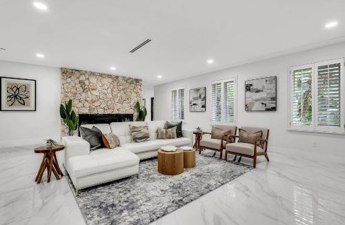 Pinecrest Villa | Villa Oasis with Heated Pool,Sauna, BBQ and Pool Table