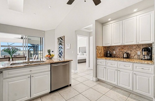 Caloosahatchee Villa | Villa Riverside – Luxury Riverfront Home w/Dock, 2 Boat Lifts, Heated Pool & Whirlpool