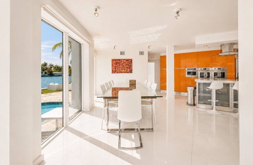 Northeast Miami House | Villa Riviera Luxe, Coastal 4BR Retreat in Miami