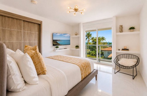Northeast Miami House | Villa Riviera Luxe, Coastal 4BR Retreat in Miami