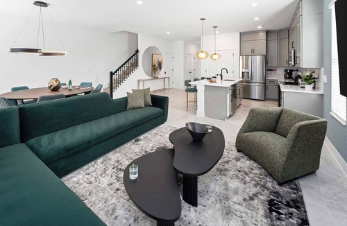 Florida Center House | Villa Serendipity | Cozy Villa on I-Drive w/Spacious LR/DR, Dollhouse BR & Pool