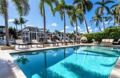 Seven Isles Villa | Villa Tropical, Waterfront location off Las Olas in Seven Isles