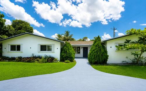 Pembroke Pines House | Villa Velvet - Heated Pool & Minutes to Beaches