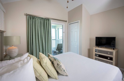 Marathon Villa | Villa with Resort Amenities | Full Kitchen