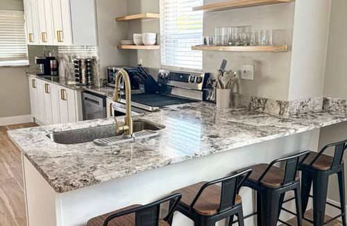 Ybor City House | Vintage Charm Meets Modern Comfort - Near Downtown/Ybor