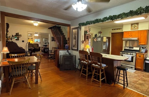 Houma House | Vintage Home/Spacious Grounds - "mini-fest" area - 3 to 30 nights + 5 STAR -