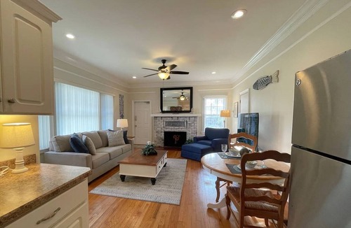 Florida South Atlantic Coast Apartment | Vintage Lakefront 1-bedroom apartment at Villa Lotela in Avon Park - Apt. # 2