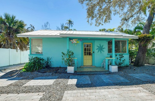 Sarasota Cottage | 'Vintage Mermaid Cottage' 4 Mi to Siesta Key Beach