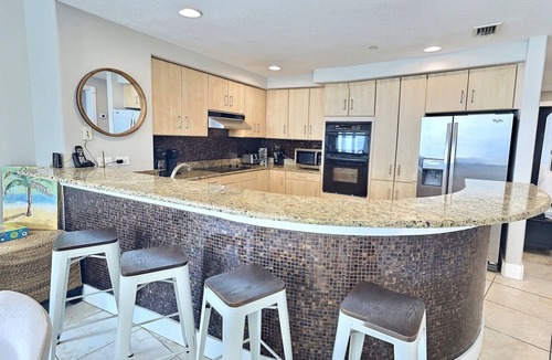 Gulf Shores Condo | Wake Up To The Waves-Stunning 3 Bed, 3 Bath Condo-Right on the Sand 🏖️