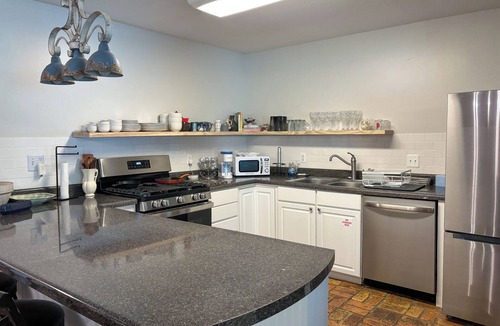 East Biloxi House | Walk to Beach, Casinos & Art – 4BR/4BA with Spacious Covered Porch!