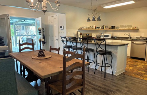 East Biloxi House | Walk to Beach, Casinos & Art – 4BR/4BA with Spacious Covered Porch!
