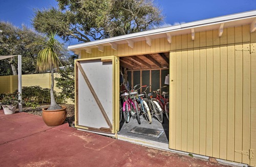 Cocoa Beach House | Walk to Beach: Cocoa Beach House Near Dtwn!