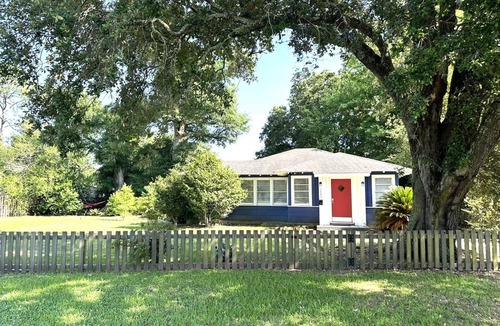 Gulfport House | Walk to Beach Updated Cottage