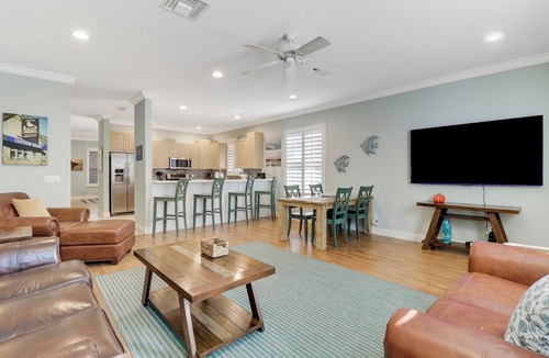 Stuart House | walk to downtown 3-bedroom house in lovely Stuart with AC, WiFi