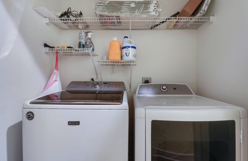 Stuart House | walk to downtown 3-bedroom house in lovely Stuart with AC, WiFi