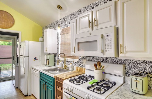 Biloxi Apartment | Walk to Ocean: Family Biloxi Haven w/Pool & Patio