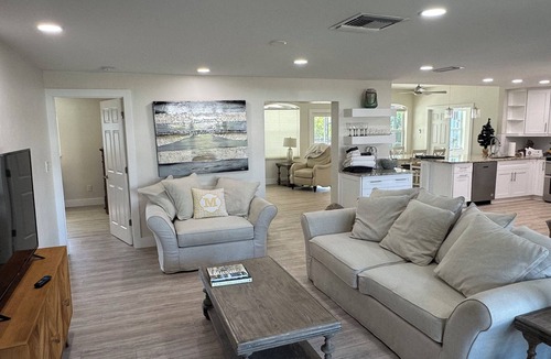 Royal Harbor House | Walk to Old Naples! 3-bedroom 3-bathroom in Royal Harbor, Naples