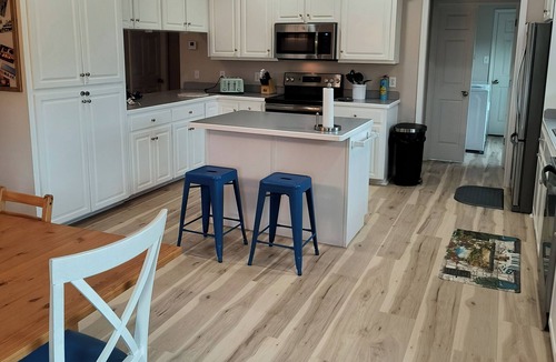 Surf Side Shores House | WALK TO PRIVATE ACCESS "PET FRIENDLY BEACH" ENJOY nPRIVATE POOL & HOT TUB