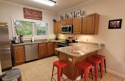 Tuscaloosa Condo | Walk to Stadium/Strip/Downtown! 2 bd/2 bath, Off-street parking!
