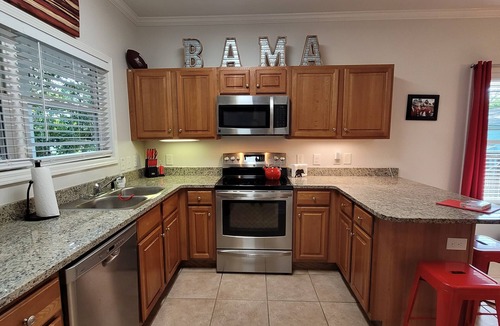 Tuscaloosa Condo | Walk to Stadium/Strip/Downtown! 2 bd/2 bath, Off-street parking!