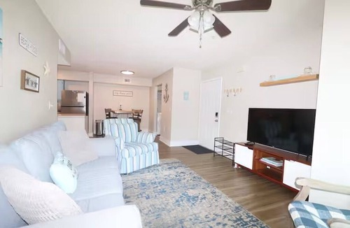 Indian Bayou House | Walk to the beach/Pool/In the heart of Destin!