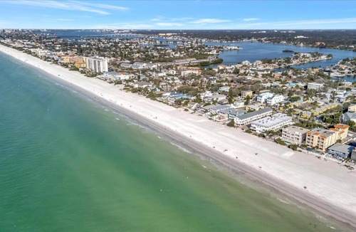 Indian Rocks Beach House | Watefront King Boat Dock & Pets OK Walk 2 Beach
