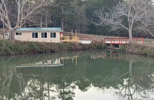 Mount Pleasant Cottage | Waterfront 1-bedroom cottage in Bainbridge GA