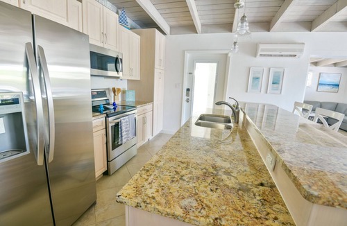 Key Colony Beach House | WATERFRONT 2 bed 2bath - 37-ft Dock, Cabana Club, Kayak, Bikes & Ample Parking