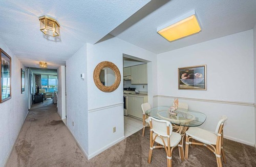 St. Petersburg Condo | Waterfront 2BR condo in St. Petersburg with balcony, pool, and water views.