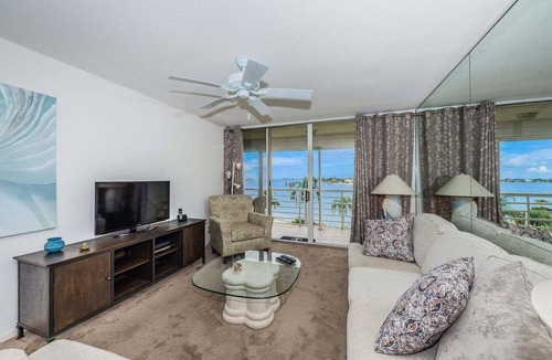 St. Petersburg Condo | Waterfront 2BR condo in St. Petersburg with balcony, pool, and water views.