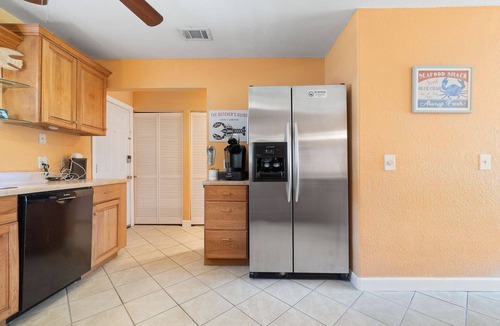 Florida Panhandle House | WATERFRONT Bring your Boat and tie up outback to the pier with community Pooln